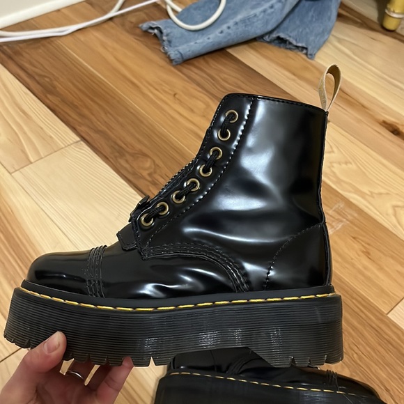 Doc Marten Vegan leather Sinclair platforms - Picture 6 of 9